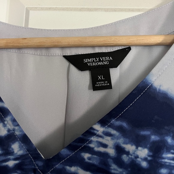 Simply Vera Blouse - Picture 4 of 5